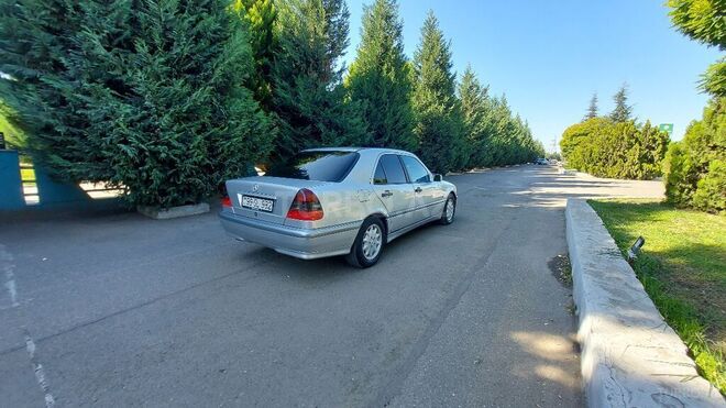 Mercedes C 220 1998, 520,000 km - 2.2 л - Qazax