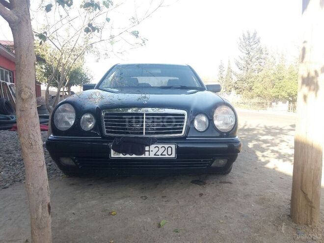 Mercedes E 220 1999, 34,200 km - 2.2 l - Cəlilabad