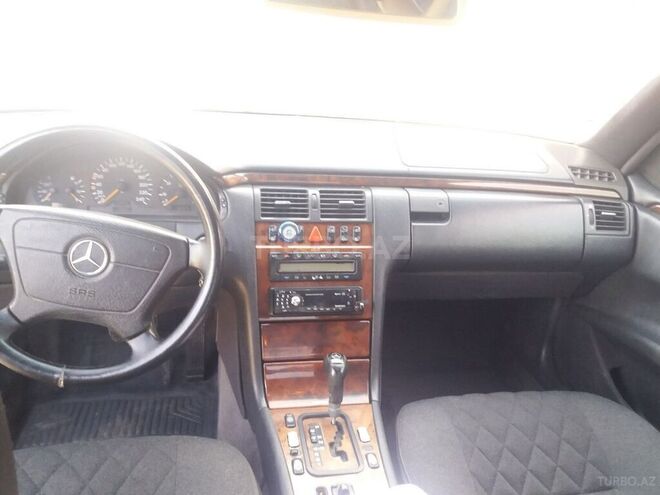Mercedes E 220 1999, 34,200 km - 2.2 l - Cəlilabad