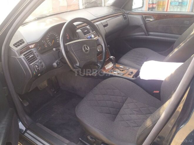 Mercedes E 220 1999, 34,200 km - 2.2 l - Cəlilabad