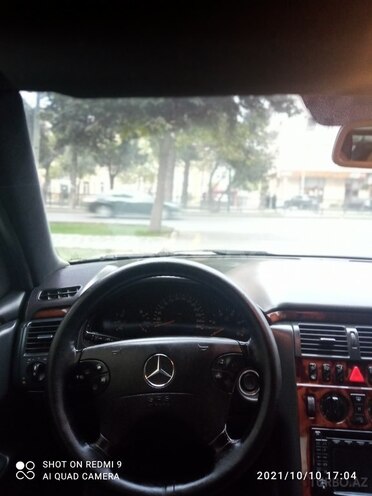Mercedes E 220 2001, 352,400 km - 2.2 l - Bakı