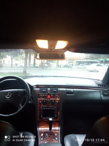 Mercedes E 220 2001, 352,400 km - 2.2 l - Bakı