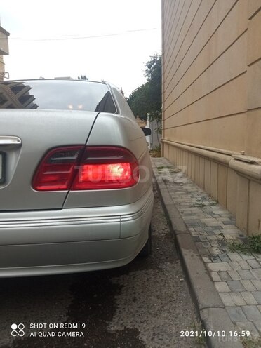 Mercedes E 220 2001, 352,400 km - 2.2 l - Bakı