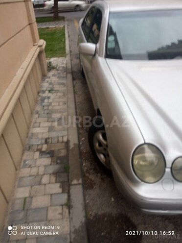 Mercedes E 220 2001, 352,400 km - 2.2 l - Bakı