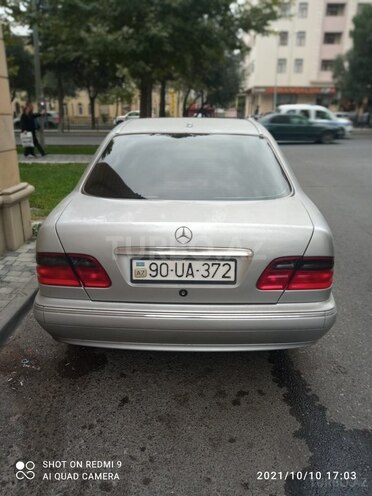 Mercedes E 220 2001, 352,400 km - 2.2 l - Bakı