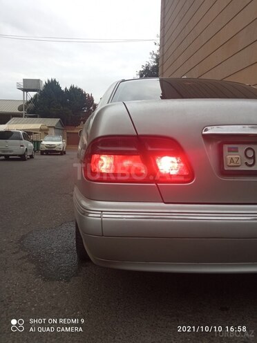 Mercedes E 220 2001, 352,400 km - 2.2 l - Bakı