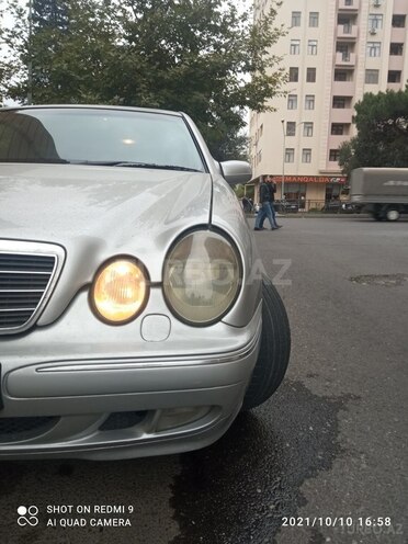 Mercedes E 220 2001, 352,400 km - 2.2 l - Bakı