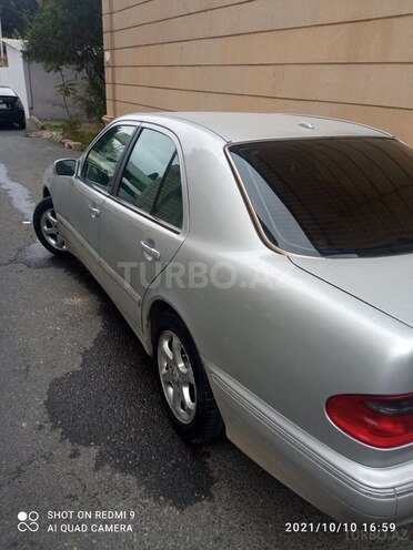 Mercedes E 220 2001, 352,400 km - 2.2 l - Bakı
