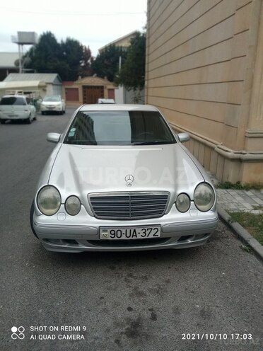 Mercedes E 220 2001, 352,400 km - 2.2 l - Bakı