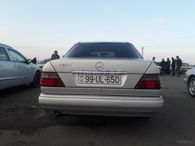 Mercedes E 220 1995, 450,000 km - 2.2 l - Şəki