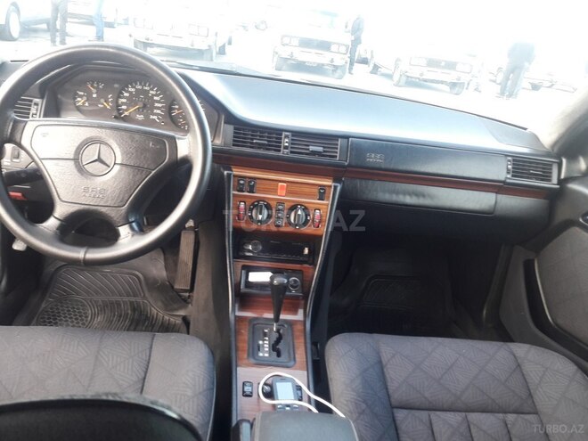 Mercedes E 220 1995, 450,000 km - 2.2 l - Şəki