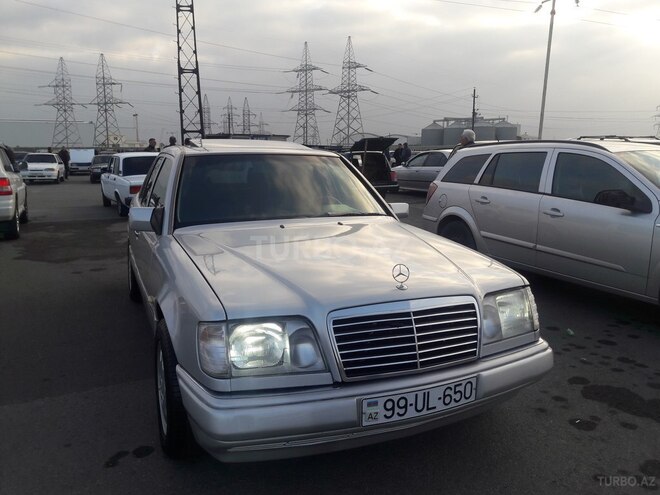 Mercedes E 220 1995, 450,000 km - 2.2 l - Şəki