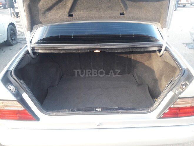Mercedes E 220 1995, 450,000 km - 2.2 l - Şəki