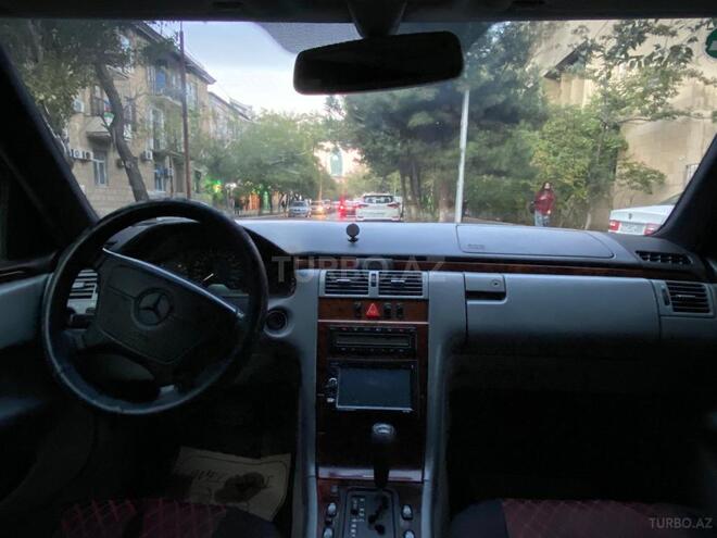 Mercedes E 240 1998, 156,000 km - 2.4 l - Bakı