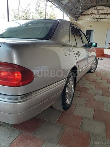 Mercedes E 220 1996, 412,965 km - 2.2 l - Tovuz