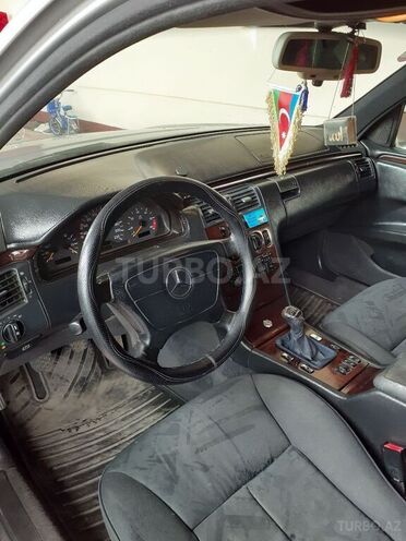 Mercedes E 220 1996, 412,965 km - 2.2 l - Tovuz
