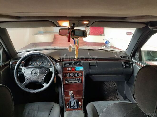 Mercedes E 220 1996, 412,965 km - 2.2 l - Tovuz