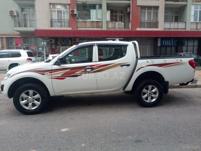 Mitsubishi L200 2013, 211,000 km - 2.5 l - Bakı