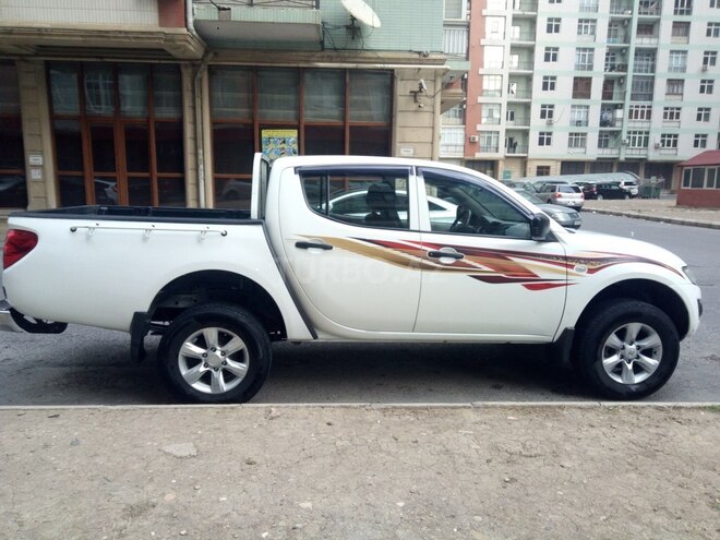 Mitsubishi L200 2013, 211,000 km - 2.5 l - Bakı