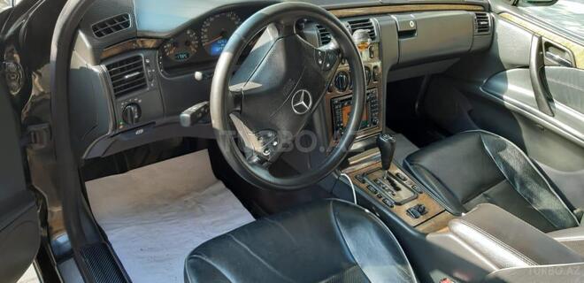 Mercedes E 240 2000, 277,000 km - 2.6 л - Bakı