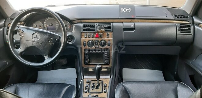 Mercedes E 240 2000, 277,000 km - 2.6 л - Bakı