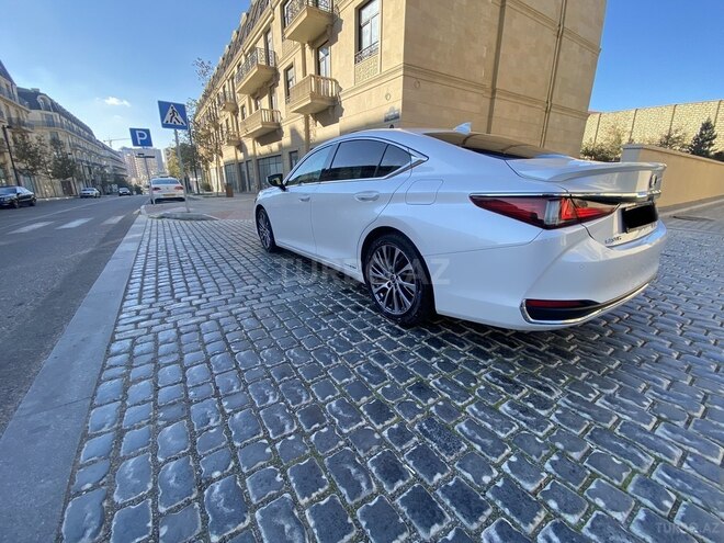 Lexus ES 300h 2019, 46,000 km - 2.5 l - Bakı