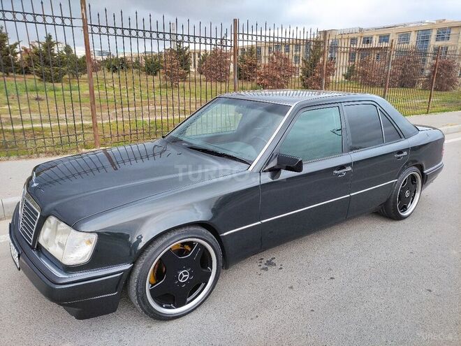 Mercedes E 220 1995, 300,000 km - 2.2 l - Bakı