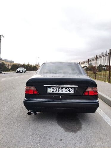 Mercedes E 220 1995, 300,000 km - 2.2 l - Bakı