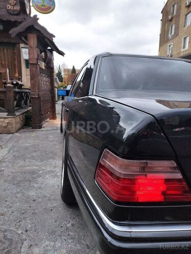 Mercedes E 220 1995, 300,000 km - 2.2 l - Bakı