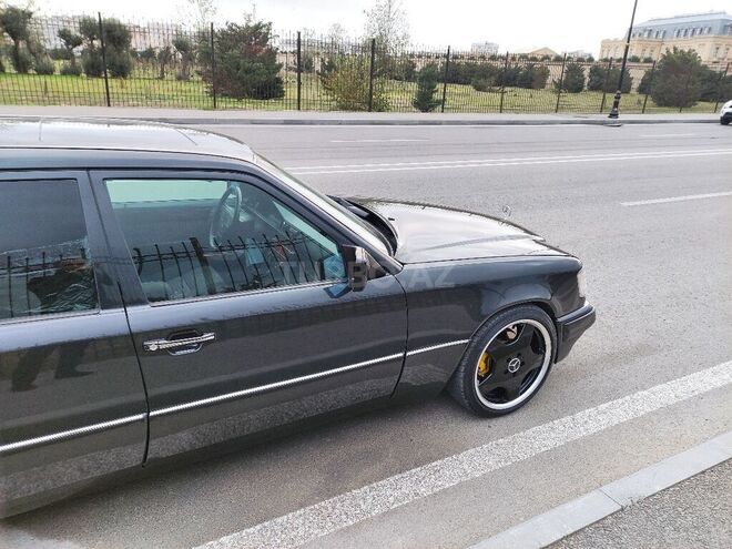 Mercedes E 220 1995, 300,000 km - 2.2 l - Bakı