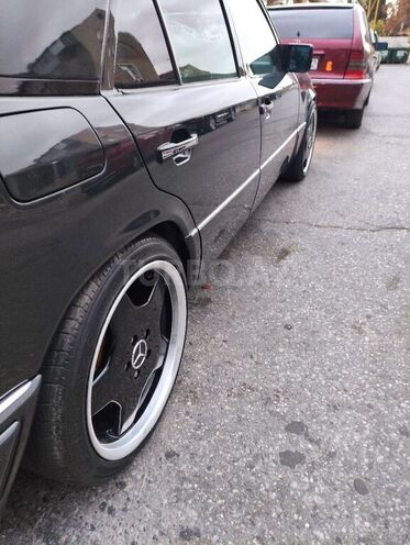 Mercedes E 220 1995, 300,000 km - 2.2 l - Bakı
