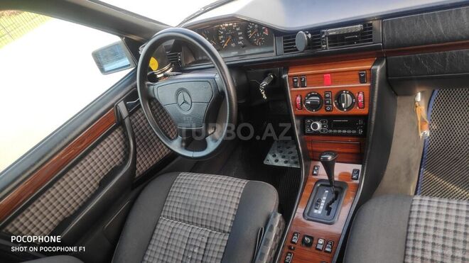 Mercedes E 220 1995, 300,000 km - 2.2 l - Bakı