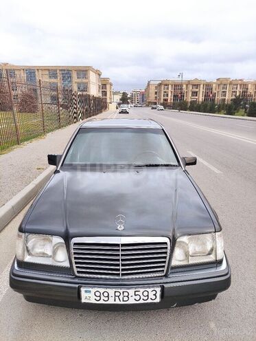 Mercedes E 220 1995, 300,000 km - 2.2 l - Bakı