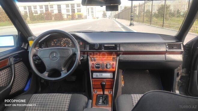 Mercedes E 220 1995, 300,000 km - 2.2 l - Bakı
