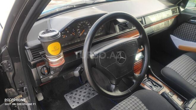 Mercedes E 220 1995, 300,000 km - 2.2 l - Bakı