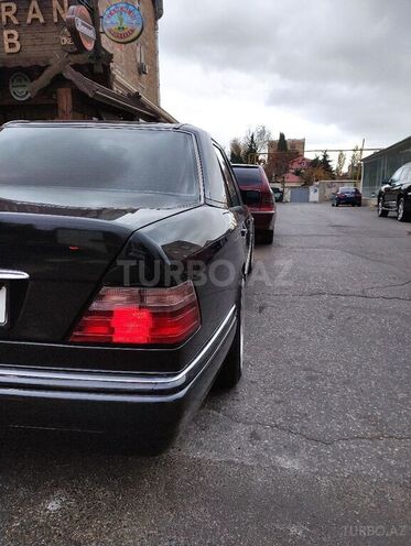 Mercedes E 220 1995, 300,000 km - 2.2 l - Bakı