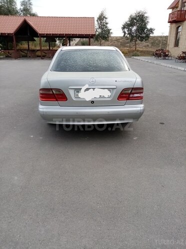 Mercedes E 200 2001, 245,321 km - 2.0 l - Yevlax