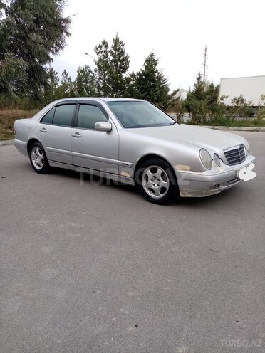 Mercedes E 200 2001, 245,321 km - 2.0 l - Yevlax