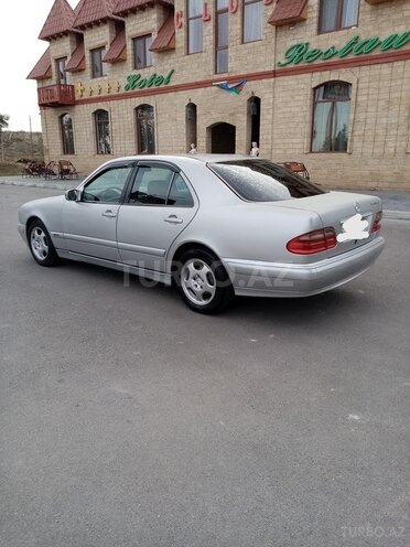 Mercedes E 200 2001, 245,321 km - 2.0 l - Yevlax