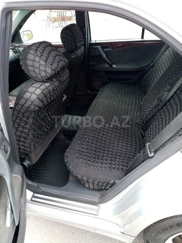 Mercedes E 200 2001, 245,321 km - 2.0 l - Yevlax