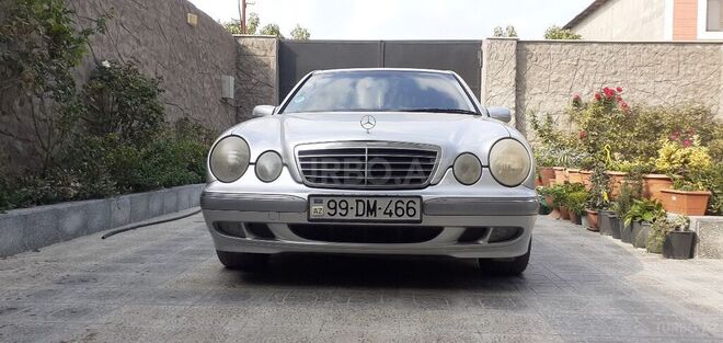 Mercedes E 240 2001, 260,000 km - 2.4 л - Bakı