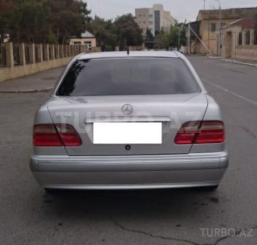 Mercedes E 240 2001, 260,000 km - 2.4 л - Bakı