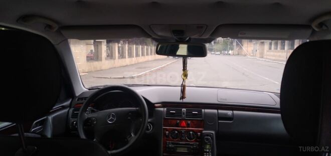 Mercedes E 240 2001, 260,000 km - 2.4 л - Bakı