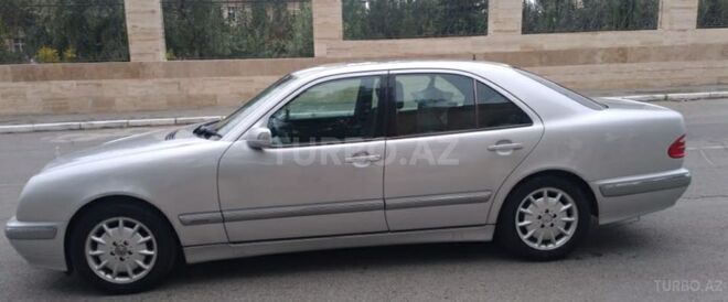 Mercedes E 240 2001, 260,000 km - 2.4 л - Bakı