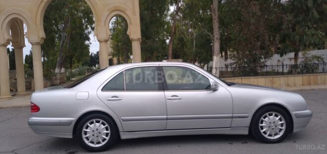 Mercedes E 240 2001, 260,000 km - 2.4 л - Bakı