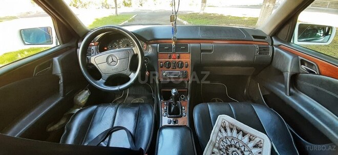 Mercedes E 220 1998, 532,523 km - 2.2 l - Qazax