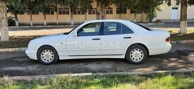 Mercedes E 220 1998, 532,523 km - 2.2 l - Qazax
