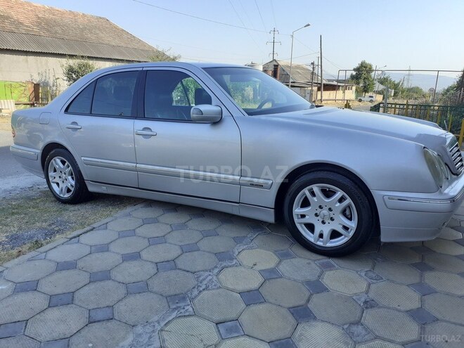 Mercedes E 240 2001, 276,000 km - 2.4 л - Şəki