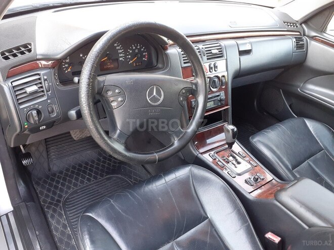 Mercedes E 240 2001, 276,000 km - 2.4 л - Şəki