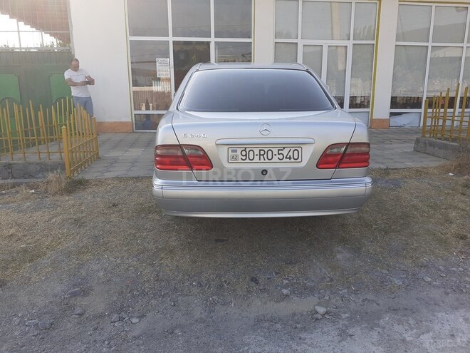 Mercedes E 240 2001, 276,000 km - 2.4 л - Şəki